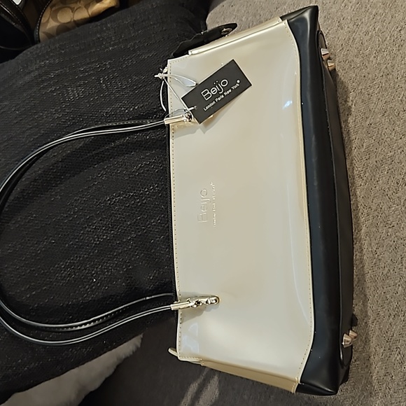 Beijo Purse - Picture 1 of 2